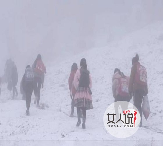 6岁走6万步上学  脸颊已经冻红了，头发变得“雪白”