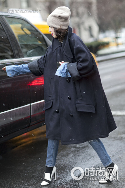 slice-ankle-visible-your-pants--shoes-combo-add-extra-layer-socks-sartorially-point-smart