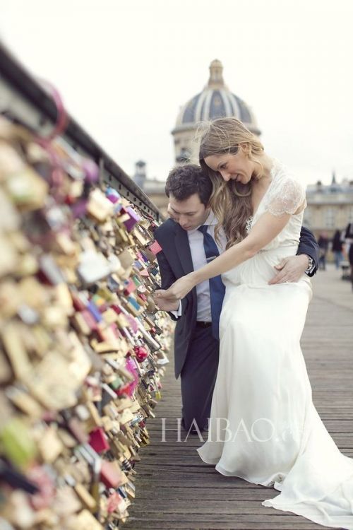 挂满爱情锁的巴黎艺术桥 (Pont des Arts Bridge)